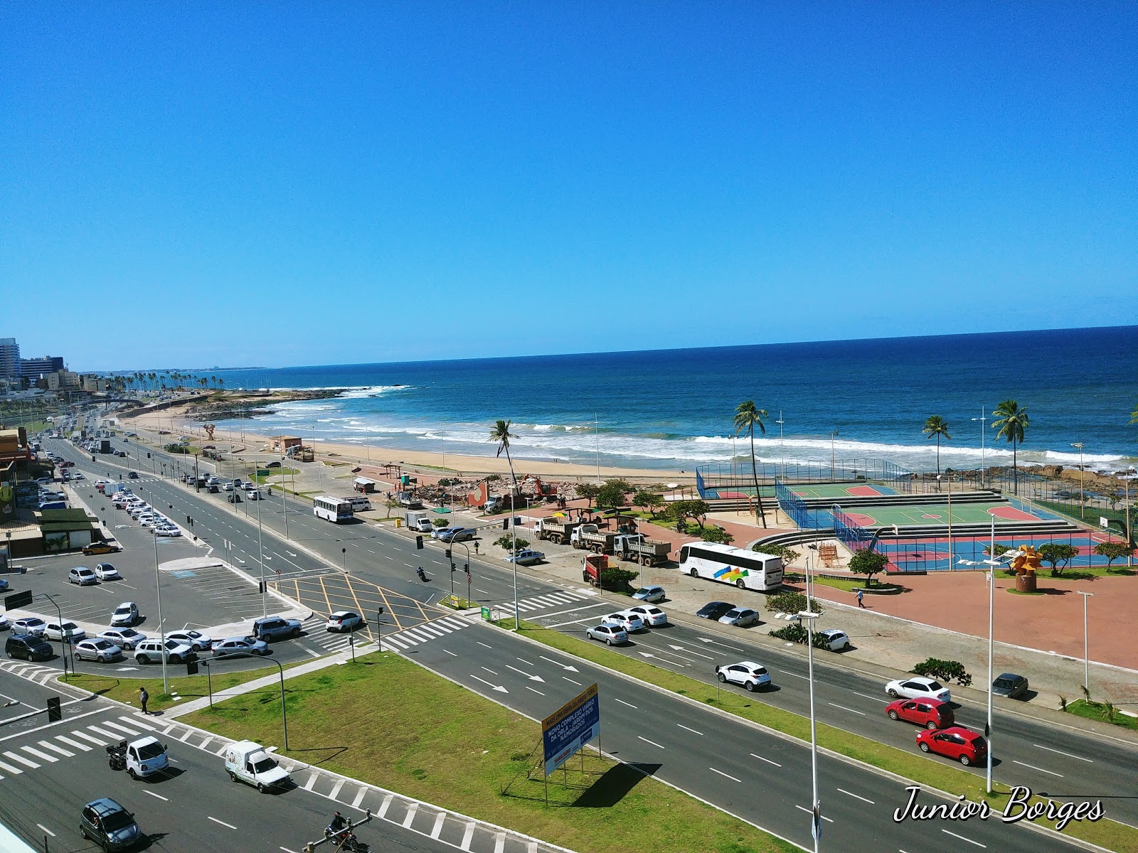 Praia do Chega Nego的照片 带有碧绿色纯水表面