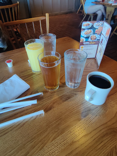 American Restaurant «Cracker Barrel Old Country Store», reviews and photos, 1162 Wayne Ave, Chambersburg, PA 17202, USA