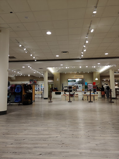 Clothing Store «L.L. Bean», reviews and photos, 8095 Tysons Corner Center, McLean, VA 22102, USA