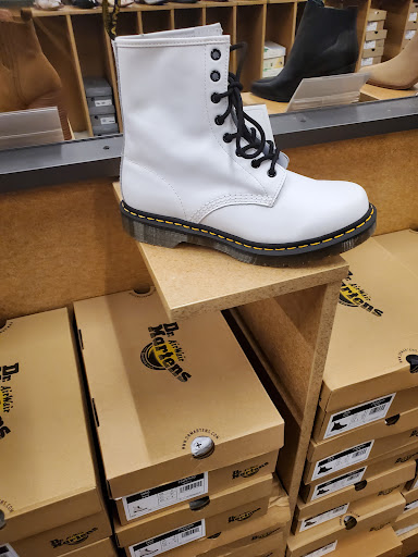 Shoe Store «DSW Designer Shoe Warehouse», reviews and photos, 1650 Airport Blvd #350, Pensacola, FL 32504, USA