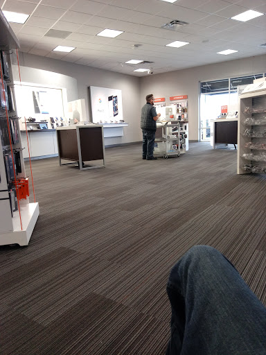 Cell Phone Store «Verizon», reviews and photos, 1926 N Memorial Dr, Lancaster, OH 43130, USA