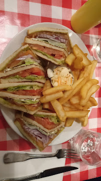 Club sandwich du Restaurant de cuisine américaine moderne Schwartz's à Paris - n°8