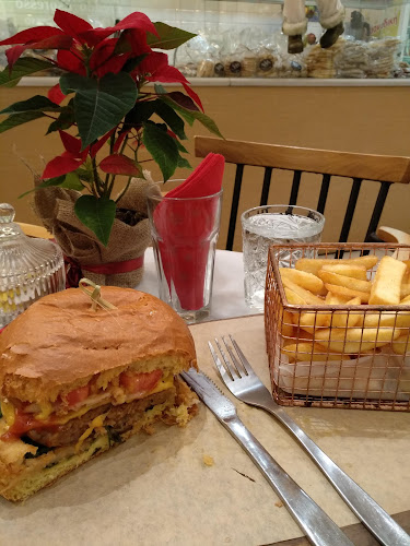 Καφέ Μαυροειδής