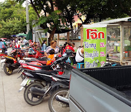 โจ๊ก หน้าวัดกบ photo