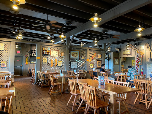 American Restaurant «Cracker Barrel Old Country Store», reviews and photos, 30 Research Dr, Milford, CT 06460, USA