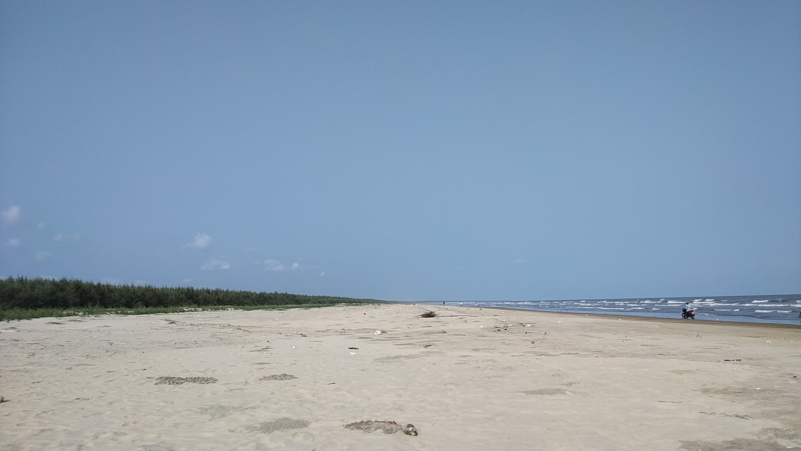Foto av Chintalamori Beach med turkos rent vatten yta