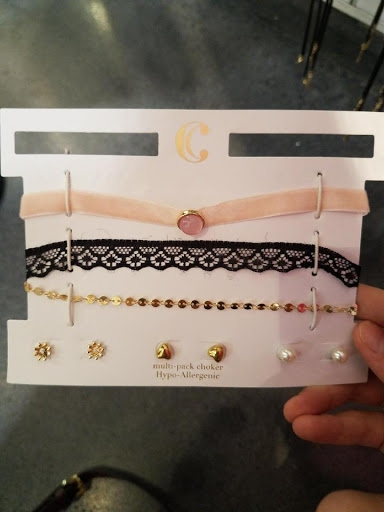 Fashion Accessories Store «Charming Charlie», reviews and photos, 4431 W 119th St, Leawood, KS 66209, USA