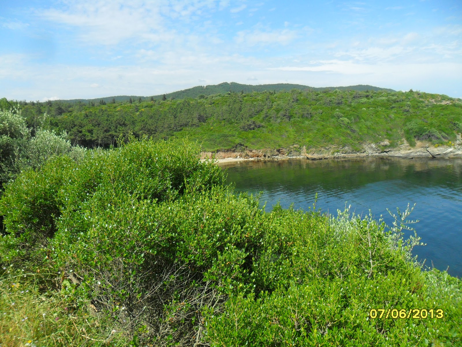 Foto de Tripce beach II con arena fina y guijarros superficie