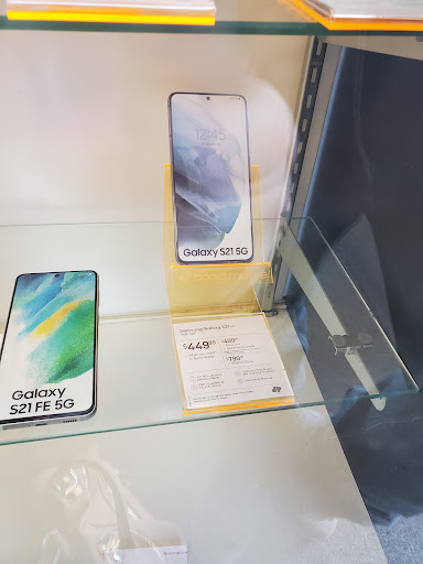 Cell Phone Store «Boost Mobile Store», reviews and photos, 1834 Acushnet Ave, New Bedford, MA 02745, USA