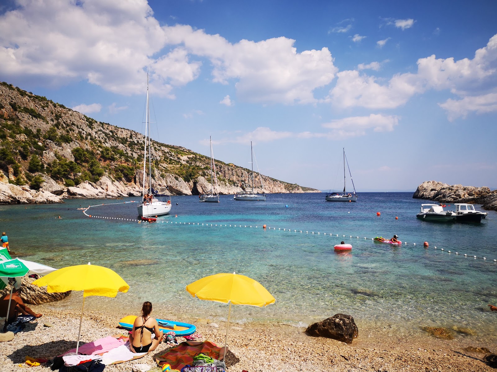 Foto di Malo Zarace beach e l'insediamento