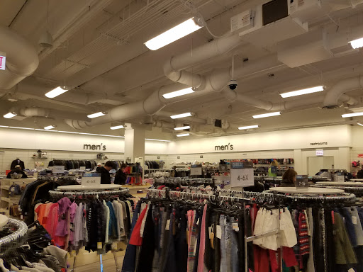 Department Store «Nordstrom Rack Lincoln Park», reviews and photos, 1551 N Sheffield Ave, Chicago, IL 60642, USA