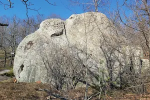 Rayuv Kamak Stone image