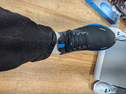 Sportswear Store «Fleet Feet Sports», reviews and photos, 16545 Ventura Blvd, Encino, CA 91436, USA