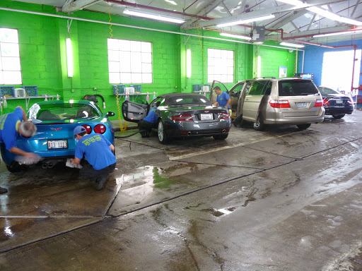 Nature's Hand Car Wash en Morton Grove