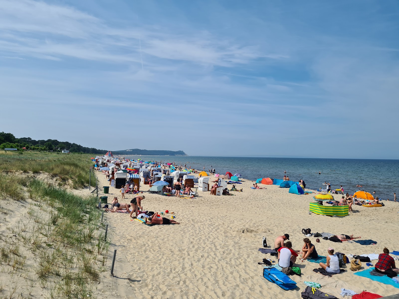 Foto de Gohren Strand con costa recta y larga