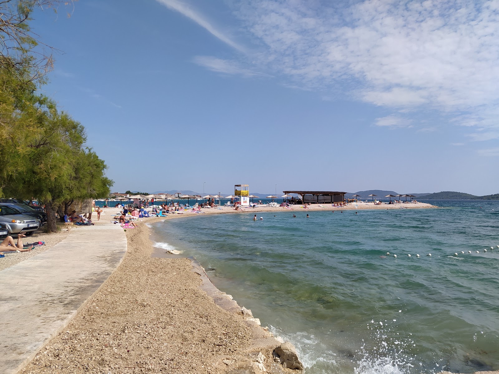 Photo de Srima beach - bon endroit convivial pour les animaux de compagnie pour les vacances