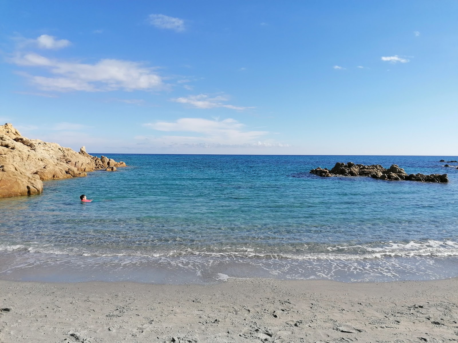 Valokuva Spiaggia Di Cala Liberottoista. puhtaustasolla korkea