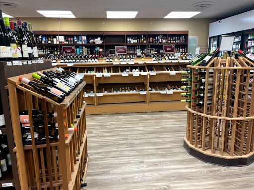 Wine Store «West Side Wines & Spirits», reviews and photos, 10 Raymond Rd, West Hartford, CT 06107, USA