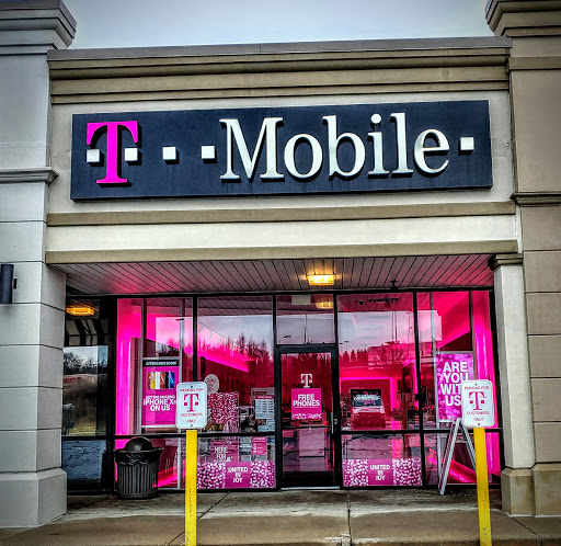 Cell Phone Store «T-Mobile», reviews and photos, 213 Summit Park Dr, Pittsburgh, PA 15275, USA
