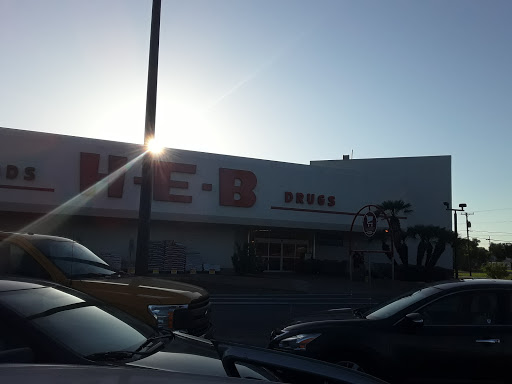 Grocery Store «H-E-B Grocery», reviews and photos, 206 S Alamo St, Refugio, TX 78377, USA