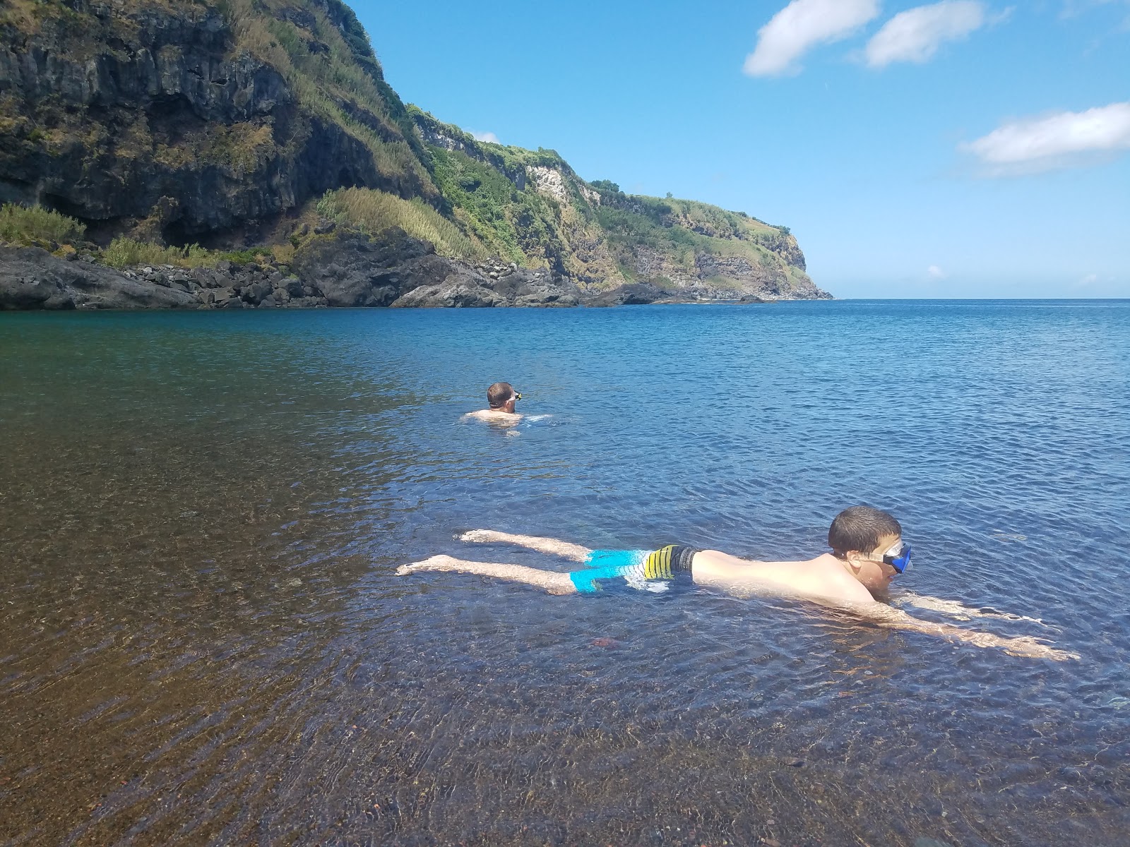 Praia da Calheta的照片 带有小海湾