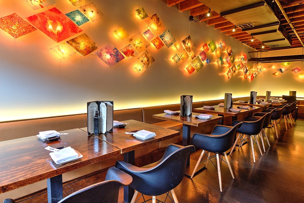 Rock-n-Saké Bar & Sushi 70130