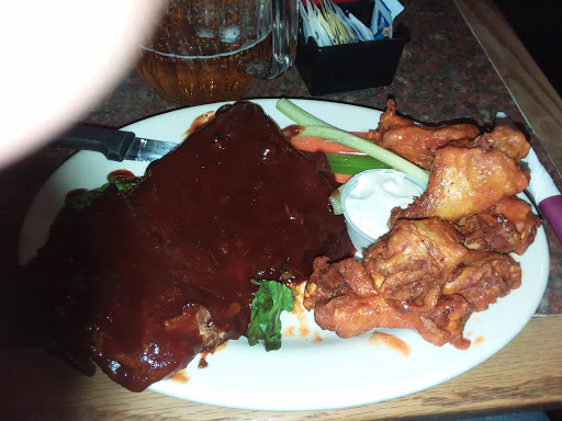 Bar & Grill «J T Maxies», reviews and photos, 240 Wolf Rd, Albany, NY 12205, USA