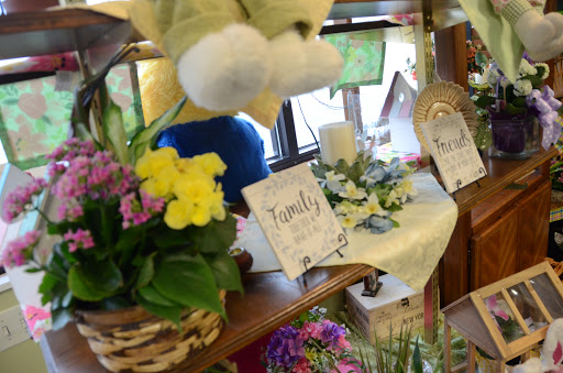 Florist «Chapel Hill Florist», reviews and photos, 2913 IL-120, McHenry, IL 60051, USA