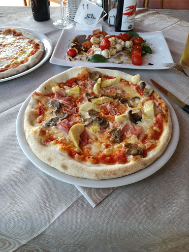 Bar Pizzeria Ristorante La Rotonda in Tignale, Provincia di Brescia