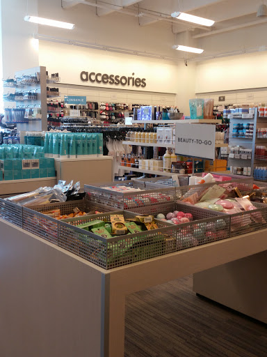 Department Store «Nordstrom Rack Lincoln Park», reviews and photos, 1551 N Sheffield Ave, Chicago, IL 60642, USA