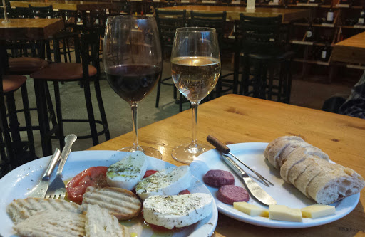 Wine Bar «Wine Guyz», reviews and photos, 122 King St, La Crosse, WI 54601, USA