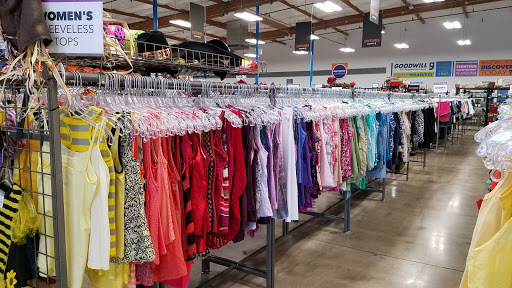 Thrift Store «51st & Olive Goodwill Retail Store & Donation Center», reviews and photos, 5080 W Olive Ave, Glendale, AZ 85302, USA