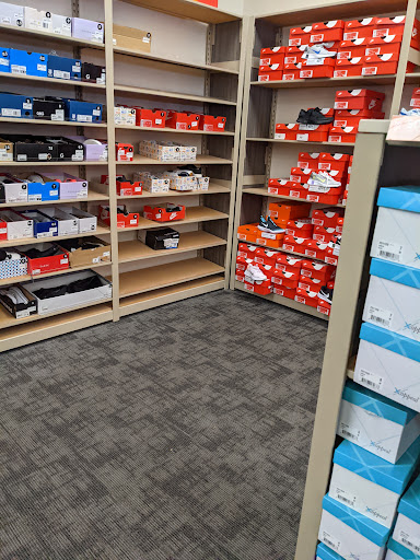 Shoe Store «Rack Room Shoes», reviews and photos, 2809 Battleground Ave, Greensboro, NC 27455, USA