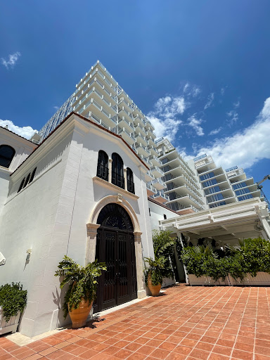 Luxury Hotel «Four Seasons Hotel at The Surf Club, Surfside, Florida», reviews and photos, 9101 Collins Ave, Surfside, FL 33154, USA