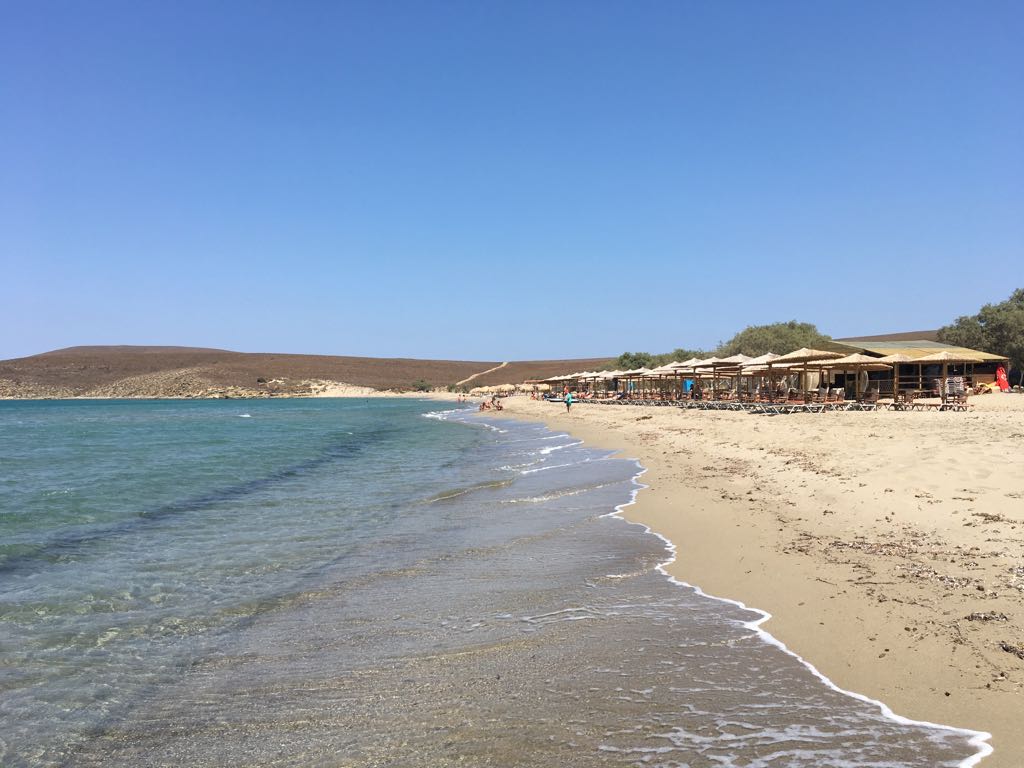 Photo de Zematas beach avec sable fin et lumineux de surface