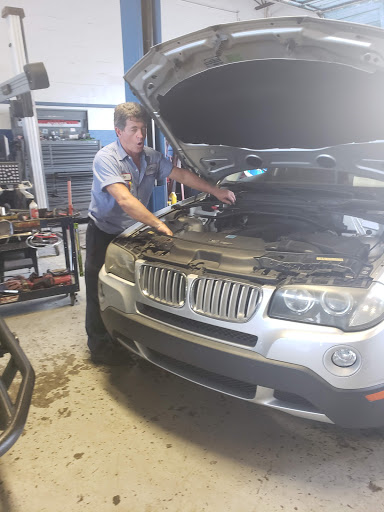 Auto Repair Shop «Honka Auto Repairs», reviews and photos, 1266 Court St, Clearwater, FL 33756, USA