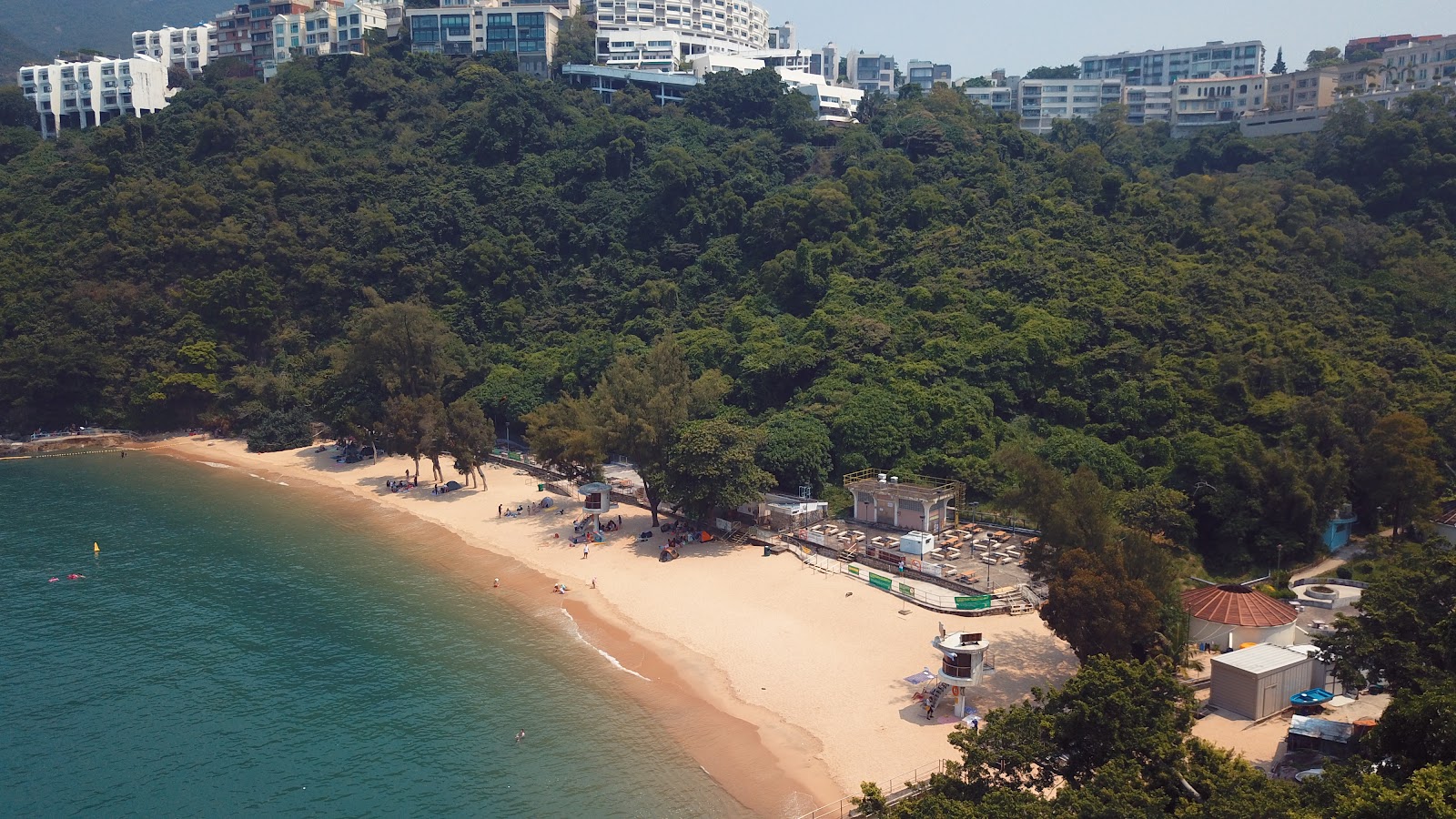 Fotografie cu Chung Hom Kok Beach și așezarea