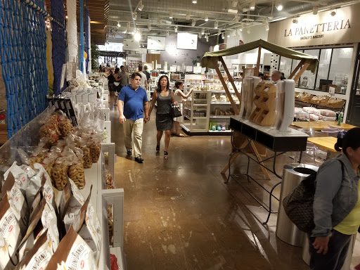 Shopping Mall «The Shops at North Bridge», reviews and photos, 520 N Michigan Ave, Chicago, IL 60611, USA