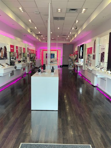 Cell Phone Store «T-Mobile», reviews and photos, 180 Woodstock Square Ave #920, Woodstock, GA 30189, USA