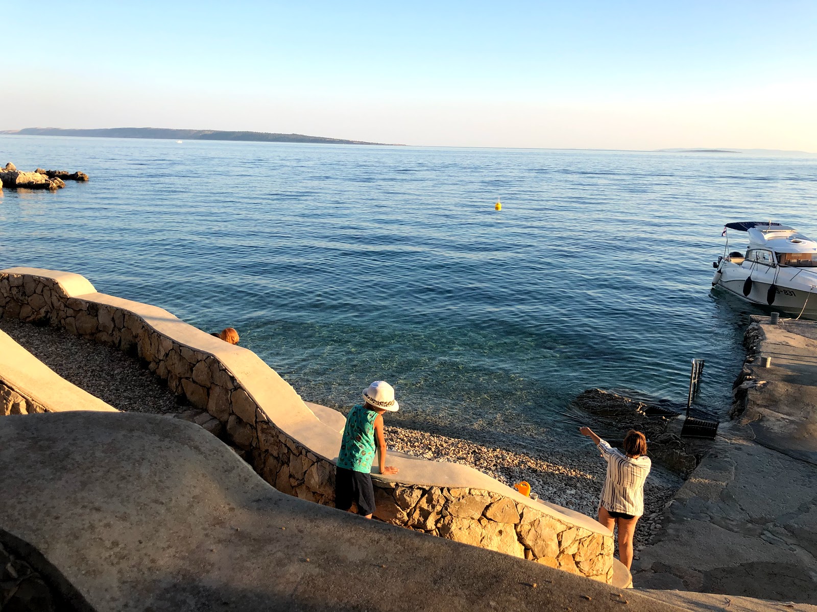 Frkanj beach'in fotoğrafı ve yerleşim