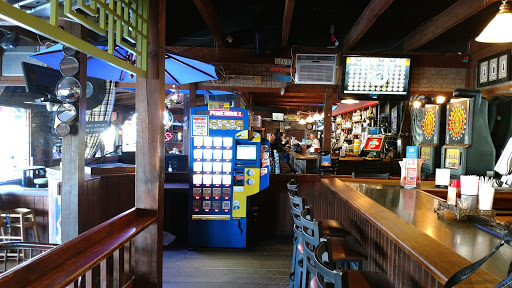 Bar & Grill «J T Maxies», reviews and photos, 240 Wolf Rd, Albany, NY 12205, USA