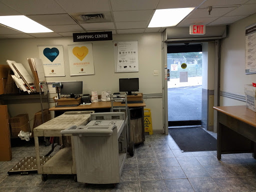 Shipping and Mailing Service «UPS Customer Center», reviews and photos, 5601 Eisenhower Ave, Alexandria, VA 22304, USA