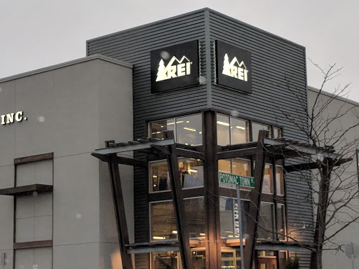 Camping Store «REI», reviews and photos, 15200 Potomac Town Pl #140, Woodbridge, VA 22191, USA