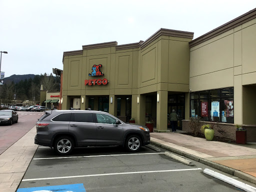 Pet Supply Store «Petco Animal Supplies», reviews and photos, 975 NW Gilman Blvd E, Issaquah, WA 98027, USA