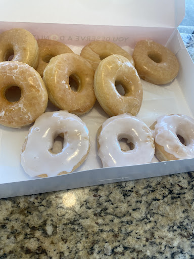 Donut Shop «Good Things Donuts», reviews and photos, 625 Eglin Pkwy NE, Fort Walton Beach, FL 32547, USA