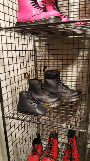 Stores to buy women's leather boots Amsterdam