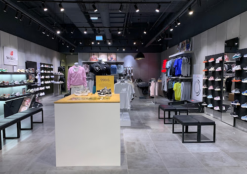 Magasin d'articles de sports New Balance Parly 2 Paris