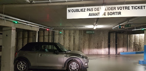 Parking Place De La Digue