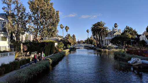 Shopping Mall «Abbot Kinney BLVD Shopping», reviews and photos, Navarre Ct, Venice, CA 90291, USA