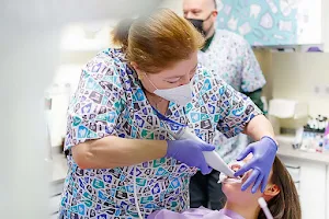 Clinica dental Carmen Fernandez Aguiar image